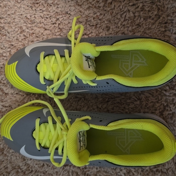 Men's Nike Gray and Neon Yellow Cleats Size 8 (0817) - Picture 9 of 10